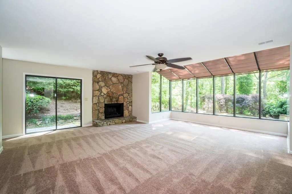 9380 Huntcliff Trace, Sandy Springs, Georgia 30350, 3 Bedrooms Bedrooms, ,2 BathroomsBathrooms,Residential,Sold,9380 Huntcliff Trace,6546883