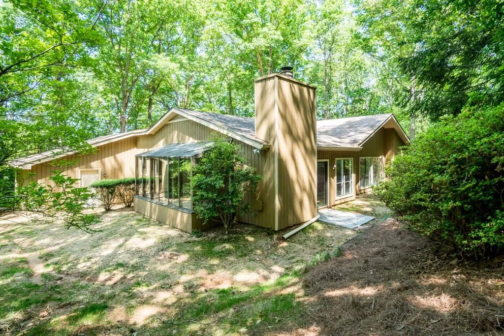9380 Huntcliff Trace, Sandy Springs, Georgia 30350, 3 Bedrooms Bedrooms, ,2 BathroomsBathrooms,Residential,Sold,9380 Huntcliff Trace,6546883