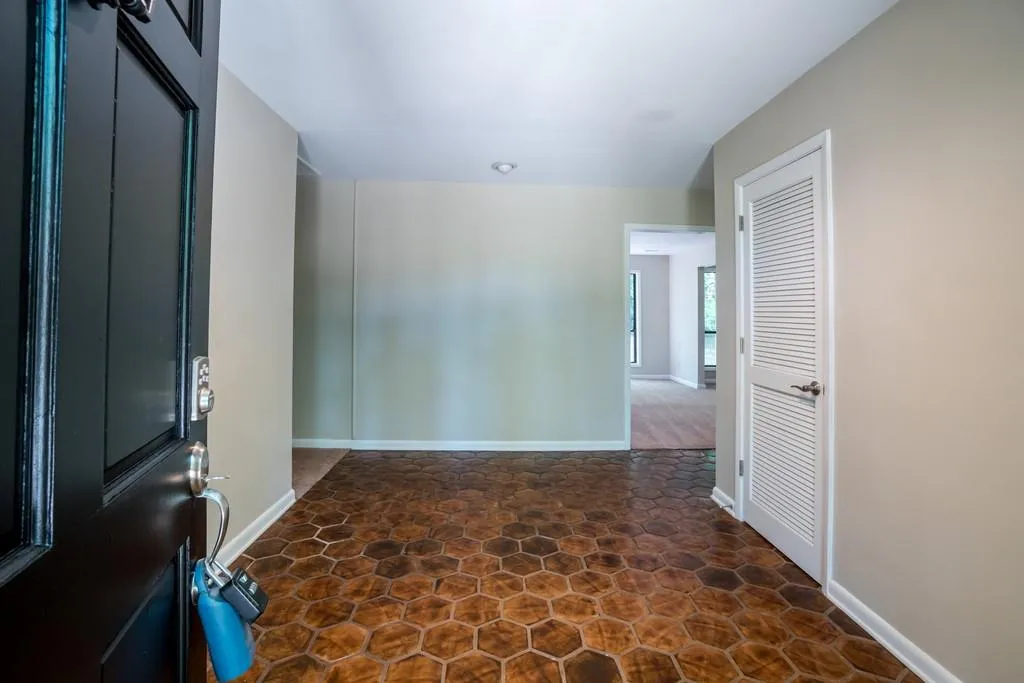 9380 Huntcliff Trace, Sandy Springs, Georgia 30350, 3 Bedrooms Bedrooms, ,2 BathroomsBathrooms,Residential,Sold,9380 Huntcliff Trace,6546883