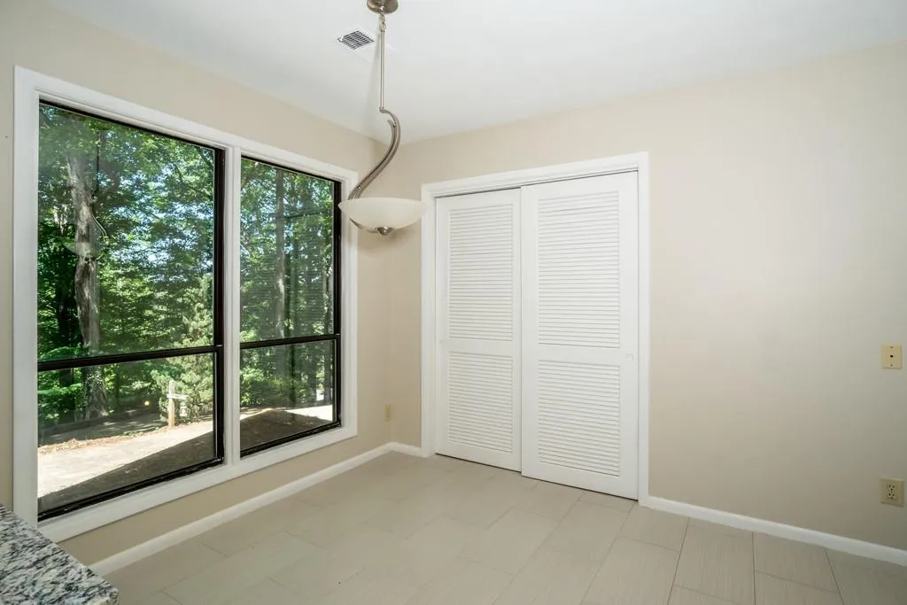 9380 Huntcliff Trace, Sandy Springs, Georgia 30350, 3 Bedrooms Bedrooms, ,2 BathroomsBathrooms,Residential,Sold,9380 Huntcliff Trace,6546883