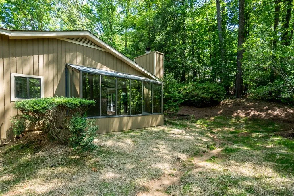 9380 Huntcliff Trace, Sandy Springs, Georgia 30350, 3 Bedrooms Bedrooms, ,2 BathroomsBathrooms,Residential,Sold,9380 Huntcliff Trace,6546883