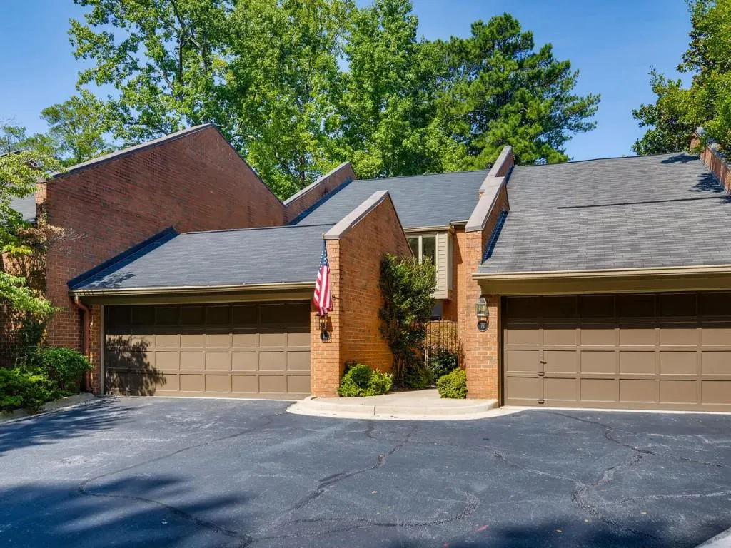 71 Willow Glen Ne Unit 71, Atlanta, Georgia 30342, 4 Bedrooms Bedrooms, ,4 BathroomsBathrooms,Residential,Sold,71 Willow Glen Ne Unit 71,6599513