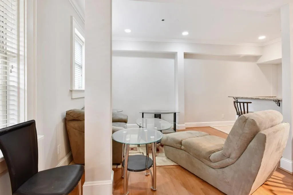 2855 Peachtree Road Ne Unit 114, Atlanta, Georgia 30305, 2 Bedrooms Bedrooms, ,2 BathroomsBathrooms,Residential,Sold,2855 Peachtree Road Ne Unit 114,5950157