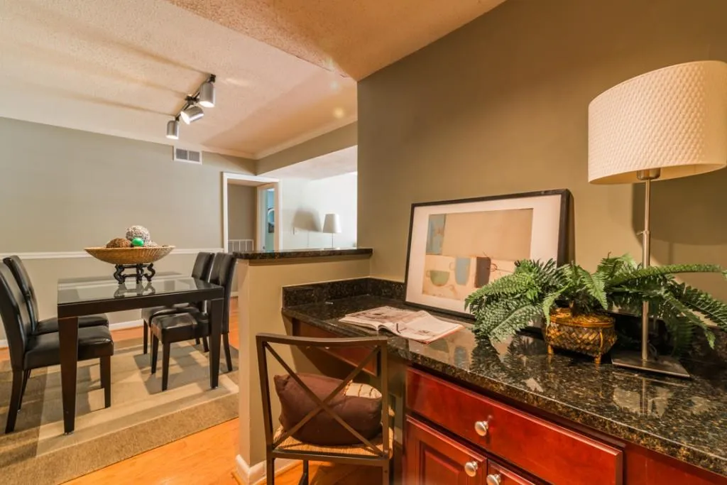 6900 Roswell Road Unit Q19, Sandy Springs, Georgia 30328, 2 Bedrooms Bedrooms, ,2 BathroomsBathrooms,Residential,Sold,6900 Roswell Road Unit Q19,5739364