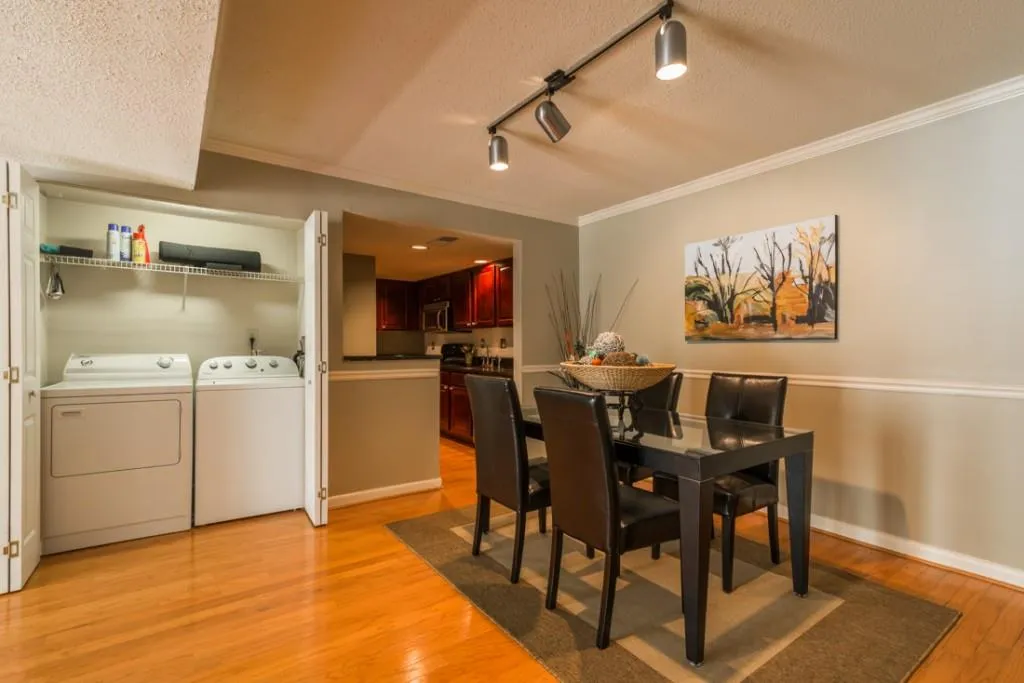 6900 Roswell Road Unit Q19, Sandy Springs, Georgia 30328, 2 Bedrooms Bedrooms, ,2 BathroomsBathrooms,Residential,Sold,6900 Roswell Road Unit Q19,5739364