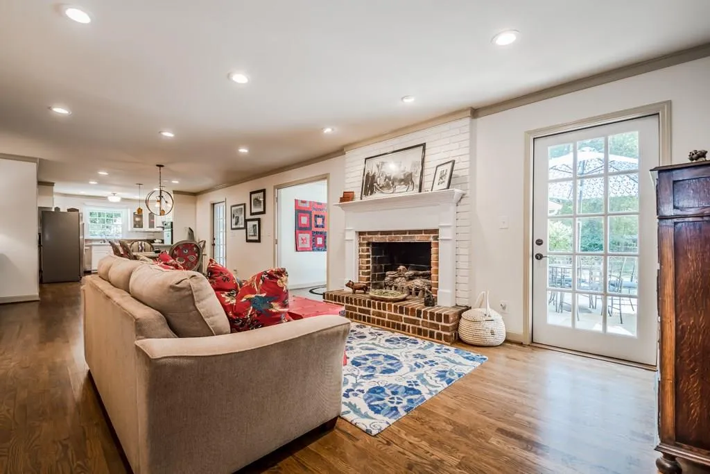 221 Hillswick Court, Atlanta, Georgia 30328, 4 Bedrooms Bedrooms, ,3 BathroomsBathrooms,Residential,Sold,221 Hillswick Court,5914256