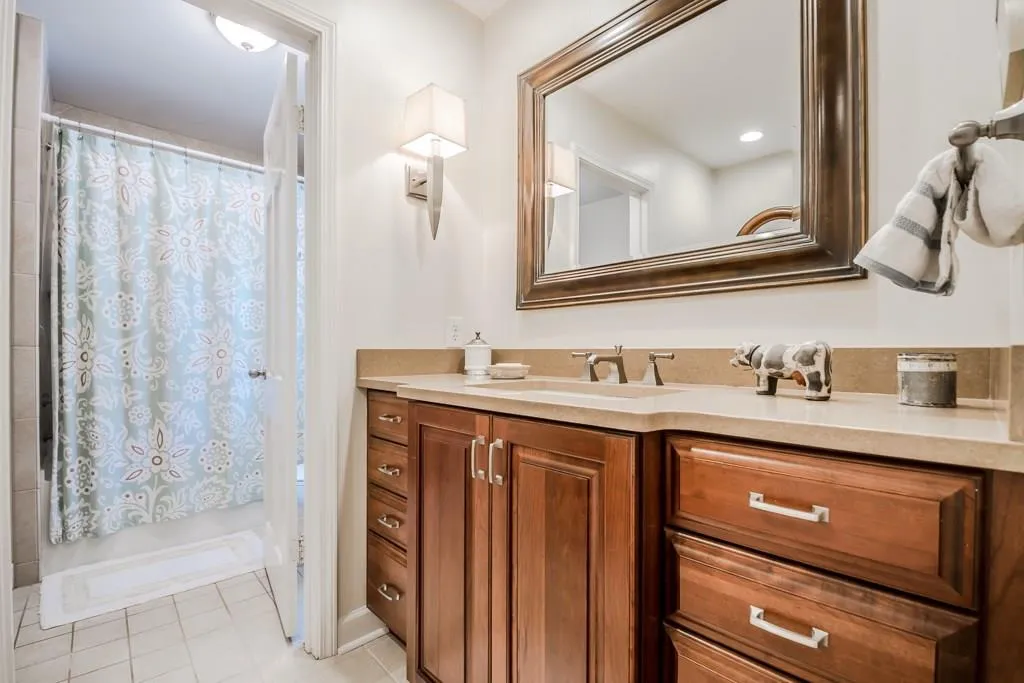 221 Hillswick Court, Atlanta, Georgia 30328, 4 Bedrooms Bedrooms, ,3 BathroomsBathrooms,Residential,Sold,221 Hillswick Court,5914256