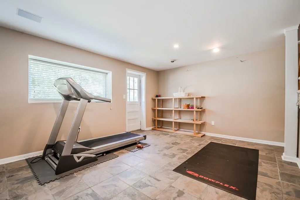 221 Hillswick Court, Atlanta, Georgia 30328, 4 Bedrooms Bedrooms, ,3 BathroomsBathrooms,Residential,Sold,221 Hillswick Court,5914256