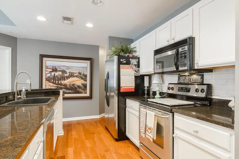 3040 Peachtree Road Nw Unit 703, Atlanta, Georgia 30305, 2 Bedrooms Bedrooms, ,2 BathroomsBathrooms,Residential,Sold,3040 Peachtree Road Nw Unit 703,5726873