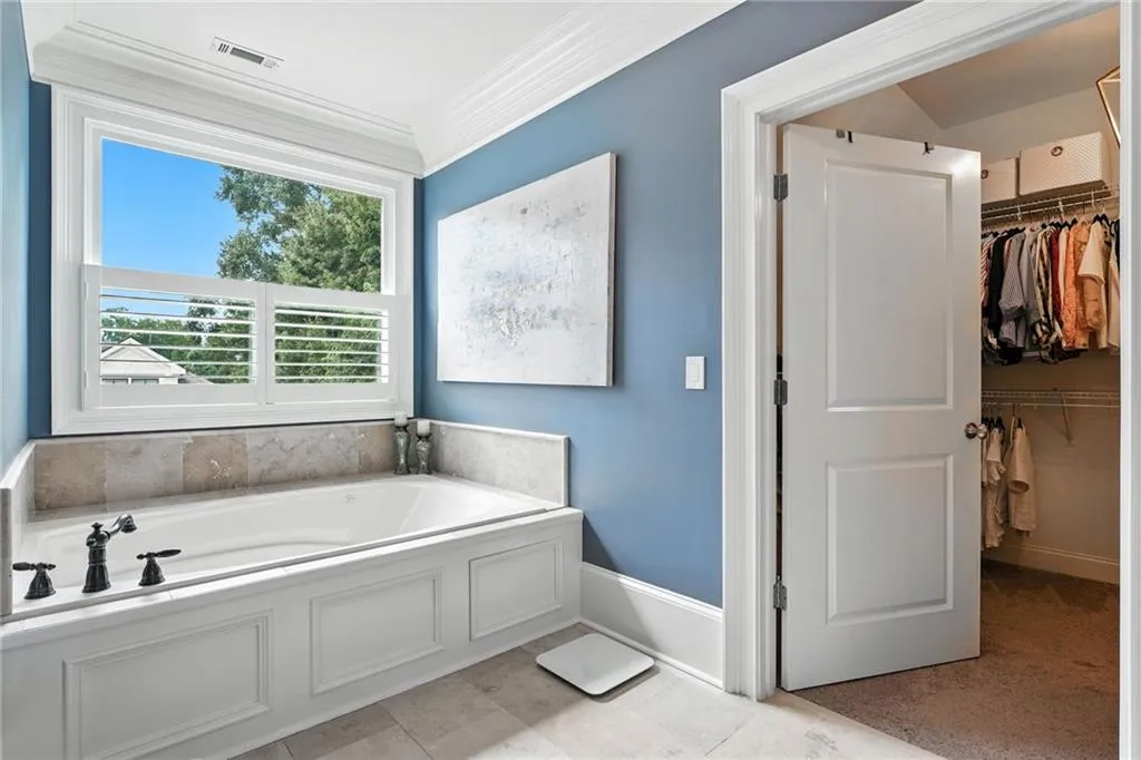 120 W Belle Isle Road, Atlanta, Georgia 30342, 5 Bedrooms Bedrooms, ,4 BathroomsBathrooms,Residential,For Sale,120 W Belle Isle Road,7634079