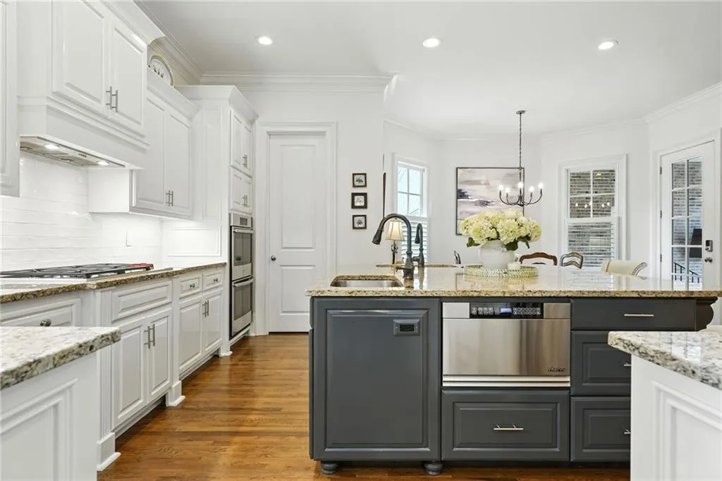 120 W Belle Isle Road, Atlanta, Georgia 30342, 5 Bedrooms Bedrooms, ,4 BathroomsBathrooms,Residential,For Sale,120 W Belle Isle Road,7634079
