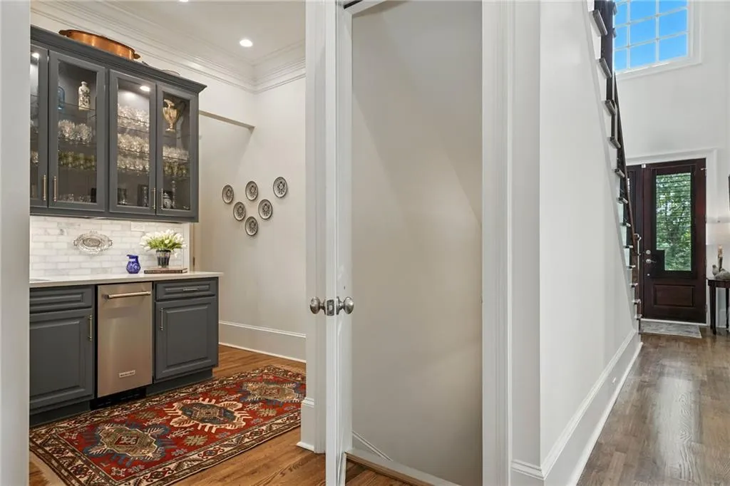 120 W Belle Isle Road, Atlanta, Georgia 30342, 5 Bedrooms Bedrooms, ,4 BathroomsBathrooms,Residential,For Sale,120 W Belle Isle Road,7634079