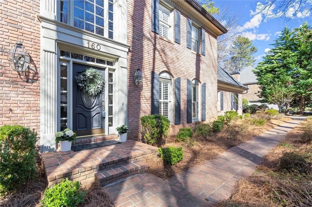 160 Wing Mill Road, Sandy Springs, Georgia 30350, 4 Bedrooms Bedrooms, ,3 BathroomsBathrooms,Residential,Sold,160 Wing Mill Road,7533446