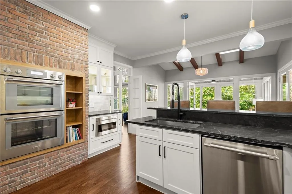 160 Wing Mill Road, Sandy Springs, Georgia 30350, 4 Bedrooms Bedrooms, ,3 BathroomsBathrooms,Residential,Sold,160 Wing Mill Road,7533446