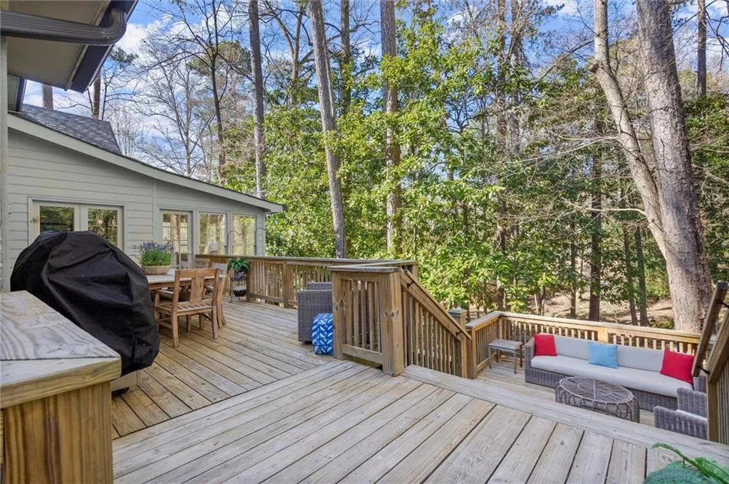 160 Wing Mill Road, Sandy Springs, Georgia 30350, 4 Bedrooms Bedrooms, ,3 BathroomsBathrooms,Residential,Sold,160 Wing Mill Road,7533446