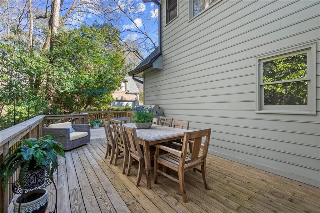 160 Wing Mill Road, Sandy Springs, Georgia 30350, 4 Bedrooms Bedrooms, ,3 BathroomsBathrooms,Residential,Sold,160 Wing Mill Road,7533446