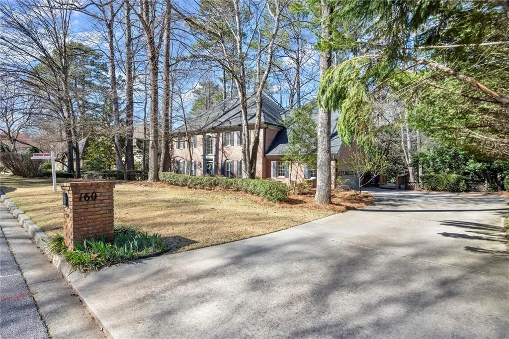 160 Wing Mill Road, Sandy Springs, Georgia 30350, 4 Bedrooms Bedrooms, ,3 BathroomsBathrooms,Residential,Sold,160 Wing Mill Road,7533446
