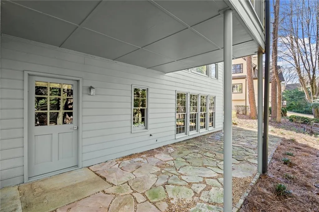 160 Wing Mill Road, Sandy Springs, Georgia 30350, 4 Bedrooms Bedrooms, ,3 BathroomsBathrooms,Residential,Sold,160 Wing Mill Road,7533446