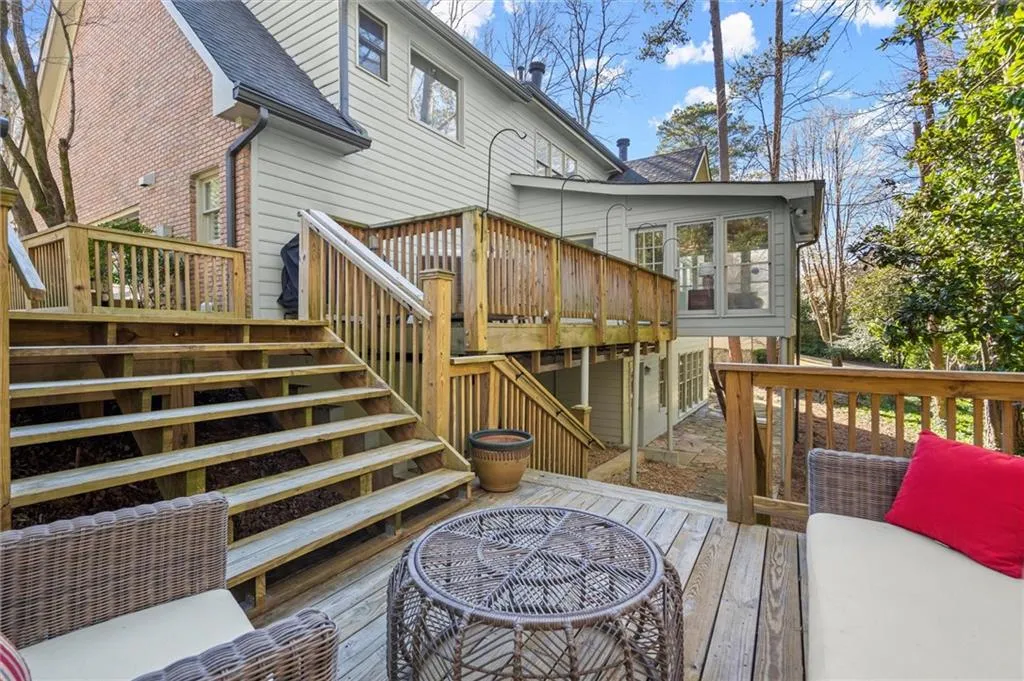 160 Wing Mill Road, Sandy Springs, Georgia 30350, 4 Bedrooms Bedrooms, ,3 BathroomsBathrooms,Residential,Sold,160 Wing Mill Road,7533446