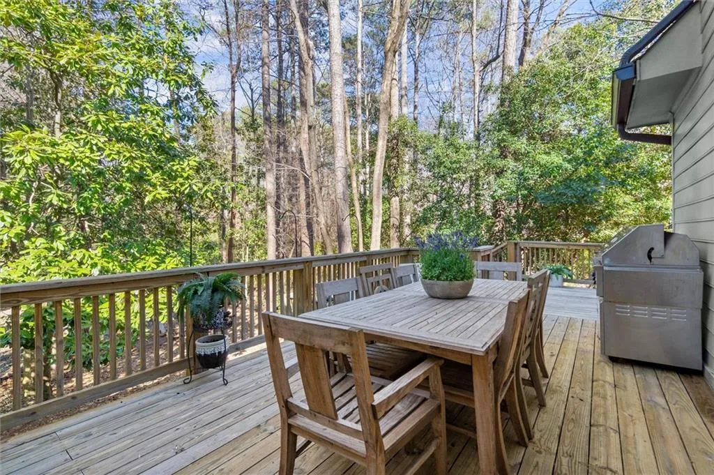 160 Wing Mill Road, Sandy Springs, Georgia 30350, 4 Bedrooms Bedrooms, ,3 BathroomsBathrooms,Residential,Sold,160 Wing Mill Road,7533446