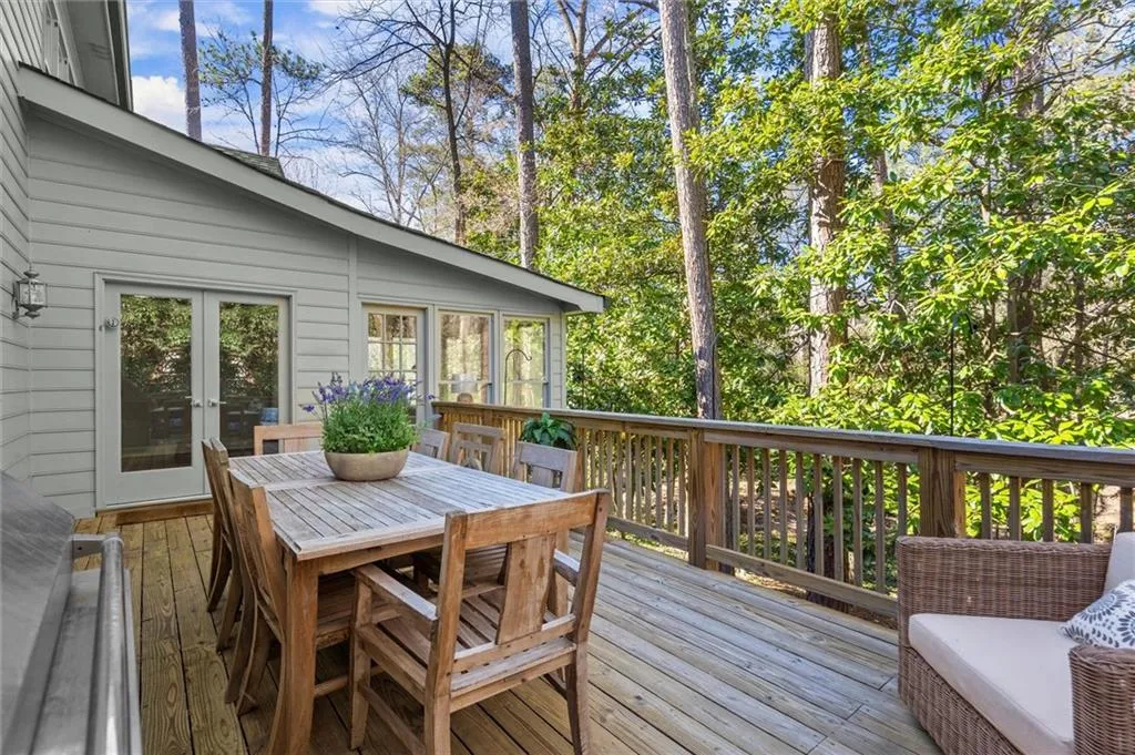 160 Wing Mill Road, Sandy Springs, Georgia 30350, 4 Bedrooms Bedrooms, ,3 BathroomsBathrooms,Residential,Sold,160 Wing Mill Road,7533446
