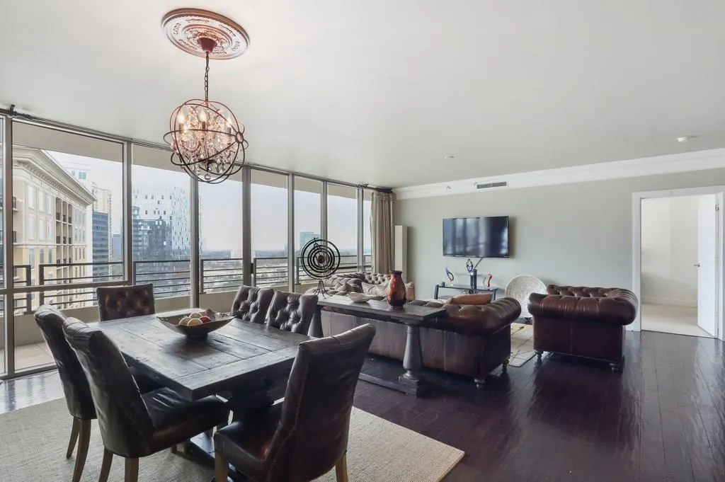 700 Park Regency Place Ne Unit 2303, Atlanta, Georgia 30326, 3 Bedrooms Bedrooms, ,3 BathroomsBathrooms,Residential,Sold,700 Park Regency Place Ne Unit 2303,5940516