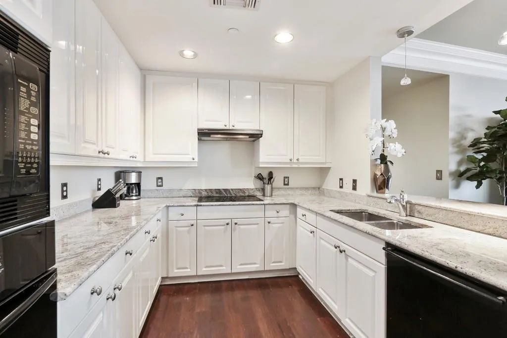 700 Park Regency Place Ne Unit 2303, Atlanta, Georgia 30326, 3 Bedrooms Bedrooms, ,3 BathroomsBathrooms,Residential,Sold,700 Park Regency Place Ne Unit 2303,5940516