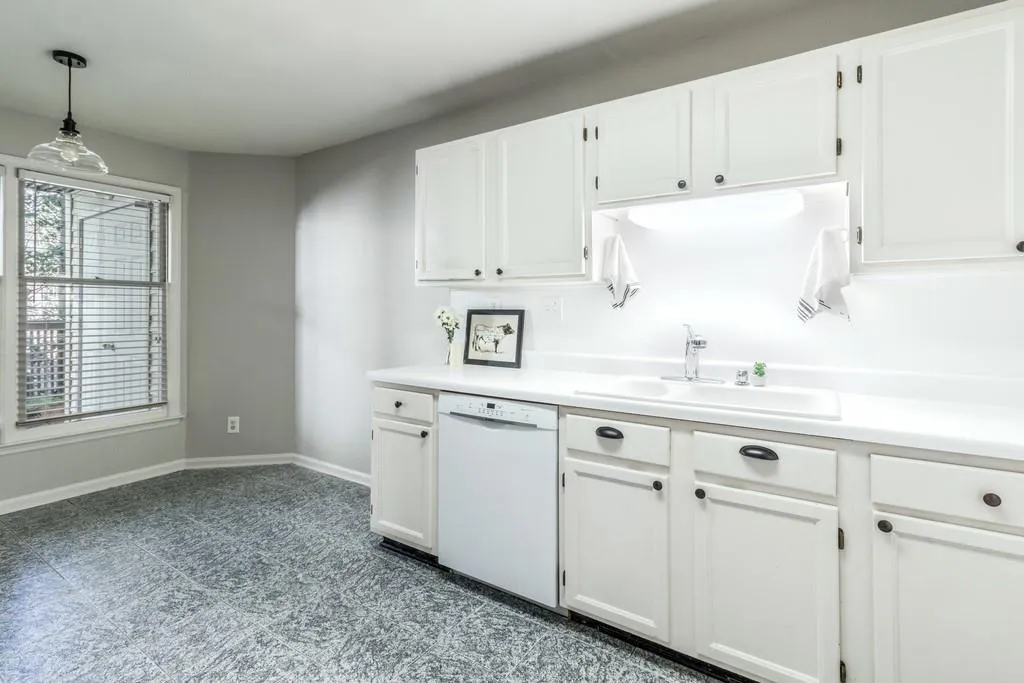 103 Garden Court, Atlanta, Georgia 30328, 3 Bedrooms Bedrooms, ,2 BathroomsBathrooms,Residential,Sold,103 Garden Court,6505982