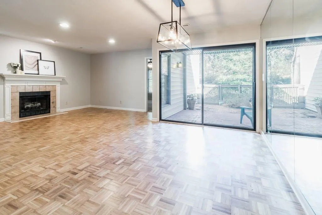 103 Garden Court, Atlanta, Georgia 30328, 3 Bedrooms Bedrooms, ,2 BathroomsBathrooms,Residential,Sold,103 Garden Court,6505982