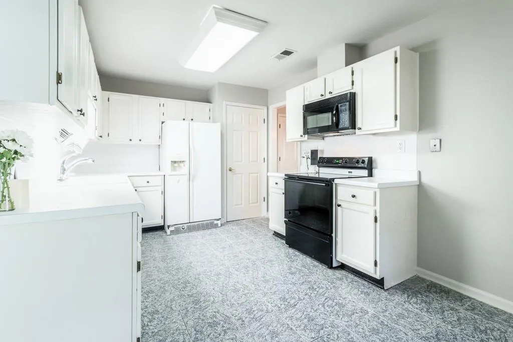 103 Garden Court, Atlanta, Georgia 30328, 3 Bedrooms Bedrooms, ,2 BathroomsBathrooms,Residential,Sold,103 Garden Court,6505982