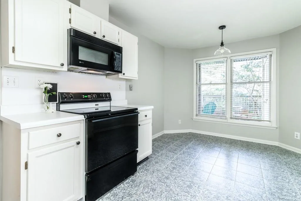 103 Garden Court, Atlanta, Georgia 30328, 3 Bedrooms Bedrooms, ,2 BathroomsBathrooms,Residential,Sold,103 Garden Court,6505982