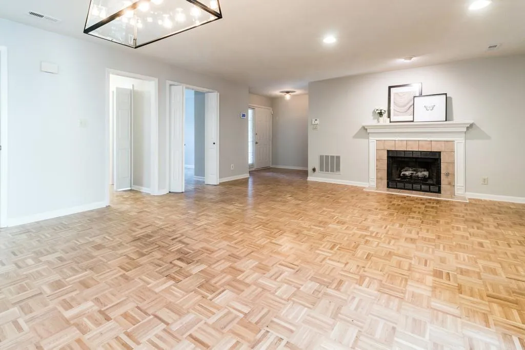 103 Garden Court, Atlanta, Georgia 30328, 3 Bedrooms Bedrooms, ,2 BathroomsBathrooms,Residential,Sold,103 Garden Court,6505982