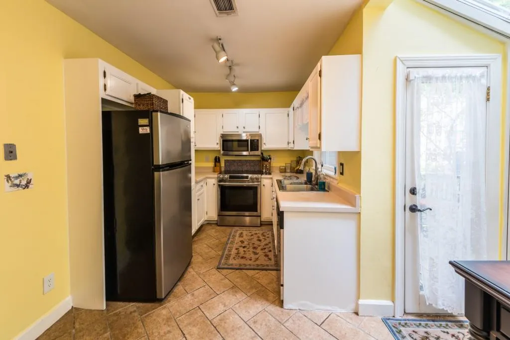 7500 Roswell Road Unit 21, Atlanta, Georgia 30350, 2 Bedrooms Bedrooms, ,2 BathroomsBathrooms,Residential,Sold,7500 Roswell Road Unit 21,5838920