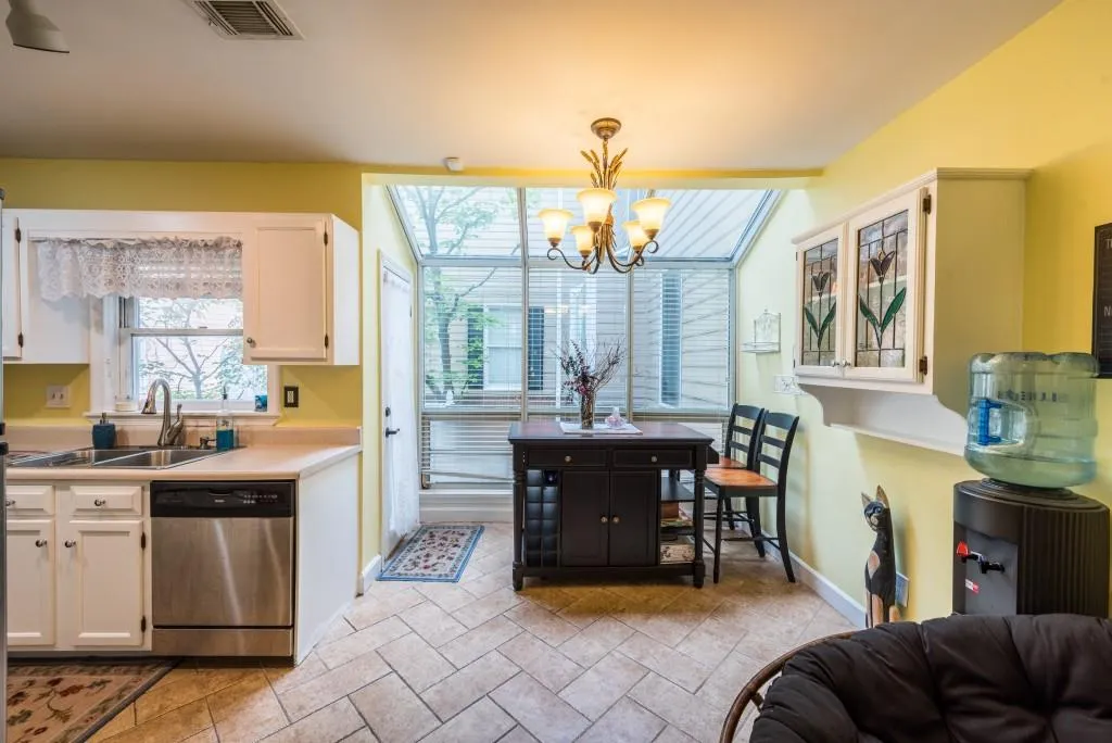 7500 Roswell Road Unit 21, Atlanta, Georgia 30350, 2 Bedrooms Bedrooms, ,2 BathroomsBathrooms,Residential,Sold,7500 Roswell Road Unit 21,5838920