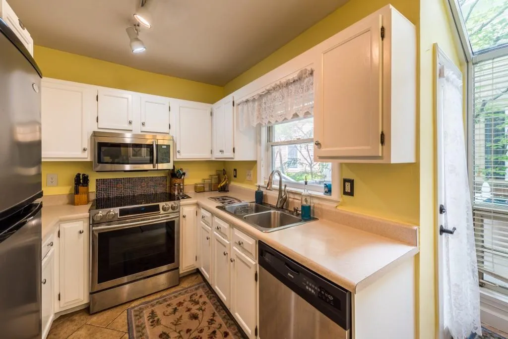 7500 Roswell Road Unit 21, Atlanta, Georgia 30350, 2 Bedrooms Bedrooms, ,2 BathroomsBathrooms,Residential,Sold,7500 Roswell Road Unit 21,5838920