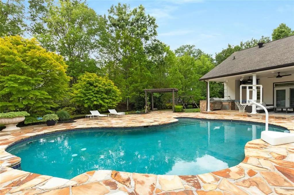 100 Dunwoody Creek Court, Sandy Springs, Georgia 30350, 5 Bedrooms Bedrooms, ,7 BathroomsBathrooms,Residential,Sold,100 Dunwoody Creek Court,7438880