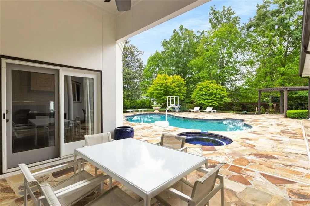100 Dunwoody Creek Court, Sandy Springs, Georgia 30350, 5 Bedrooms Bedrooms, ,7 BathroomsBathrooms,Residential,Sold,100 Dunwoody Creek Court,7438880