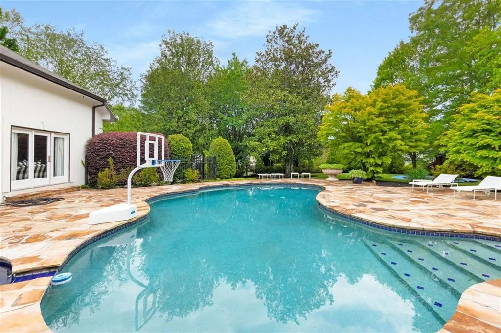 100 Dunwoody Creek Court, Sandy Springs, Georgia 30350, 5 Bedrooms Bedrooms, ,7 BathroomsBathrooms,Residential,Sold,100 Dunwoody Creek Court,7438880