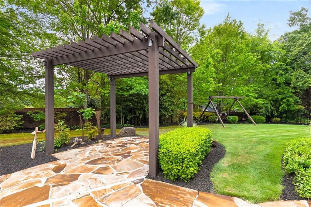 100 Dunwoody Creek Court, Sandy Springs, Georgia 30350, 5 Bedrooms Bedrooms, ,7 BathroomsBathrooms,Residential,Sold,100 Dunwoody Creek Court,7438880
