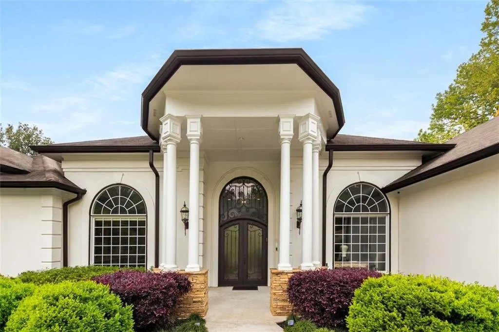 100 Dunwoody Creek Court, Sandy Springs, Georgia 30350, 5 Bedrooms Bedrooms, ,7 BathroomsBathrooms,Residential,Sold,100 Dunwoody Creek Court,7438880