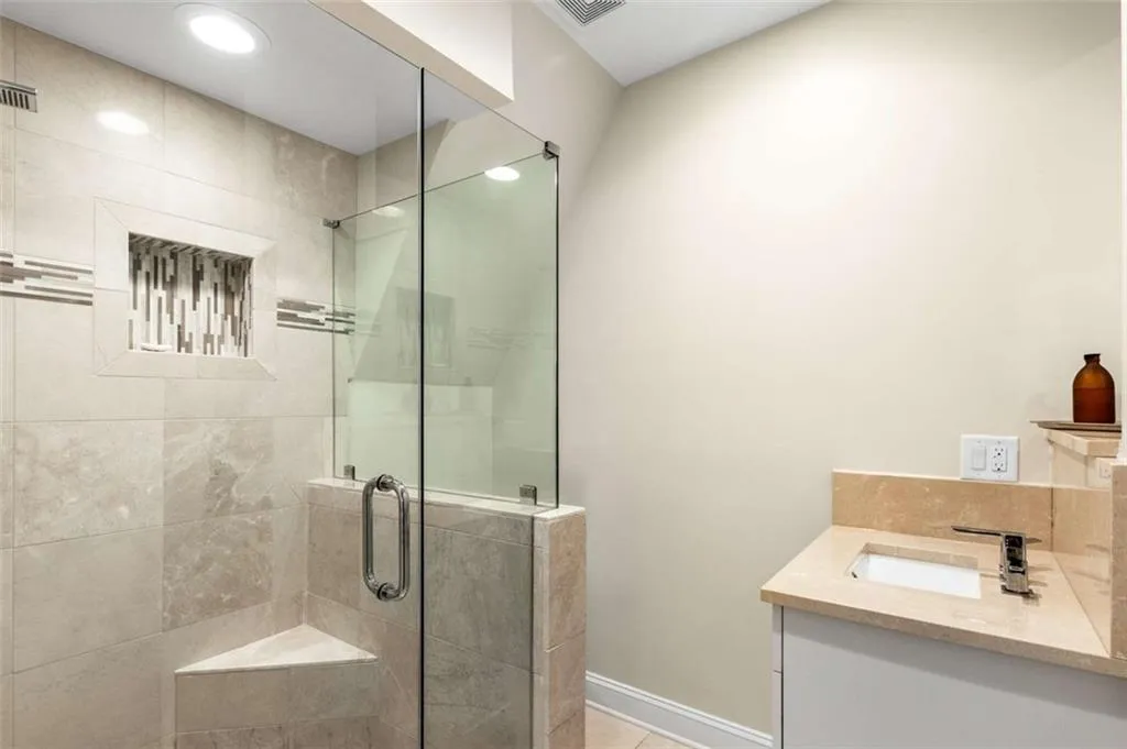 100 Dunwoody Creek Court, Sandy Springs, Georgia 30350, 5 Bedrooms Bedrooms, ,7 BathroomsBathrooms,Residential,Sold,100 Dunwoody Creek Court,7438880