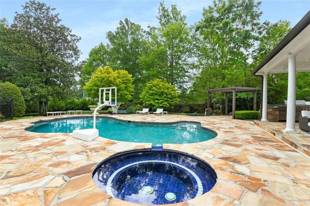 100 Dunwoody Creek Court, Sandy Springs, Georgia 30350, 5 Bedrooms Bedrooms, ,7 BathroomsBathrooms,Residential,Sold,100 Dunwoody Creek Court,7438880