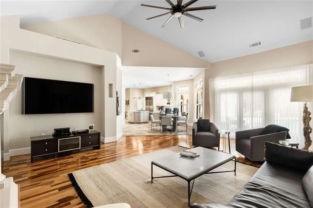 100 Dunwoody Creek Court, Sandy Springs, Georgia 30350, 5 Bedrooms Bedrooms, ,7 BathroomsBathrooms,Residential,Sold,100 Dunwoody Creek Court,7438880