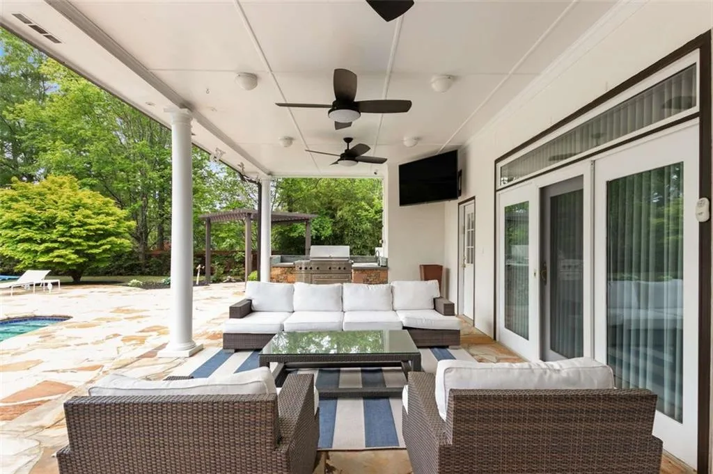 100 Dunwoody Creek Court, Sandy Springs, Georgia 30350, 5 Bedrooms Bedrooms, ,7 BathroomsBathrooms,Residential,Sold,100 Dunwoody Creek Court,7438880
