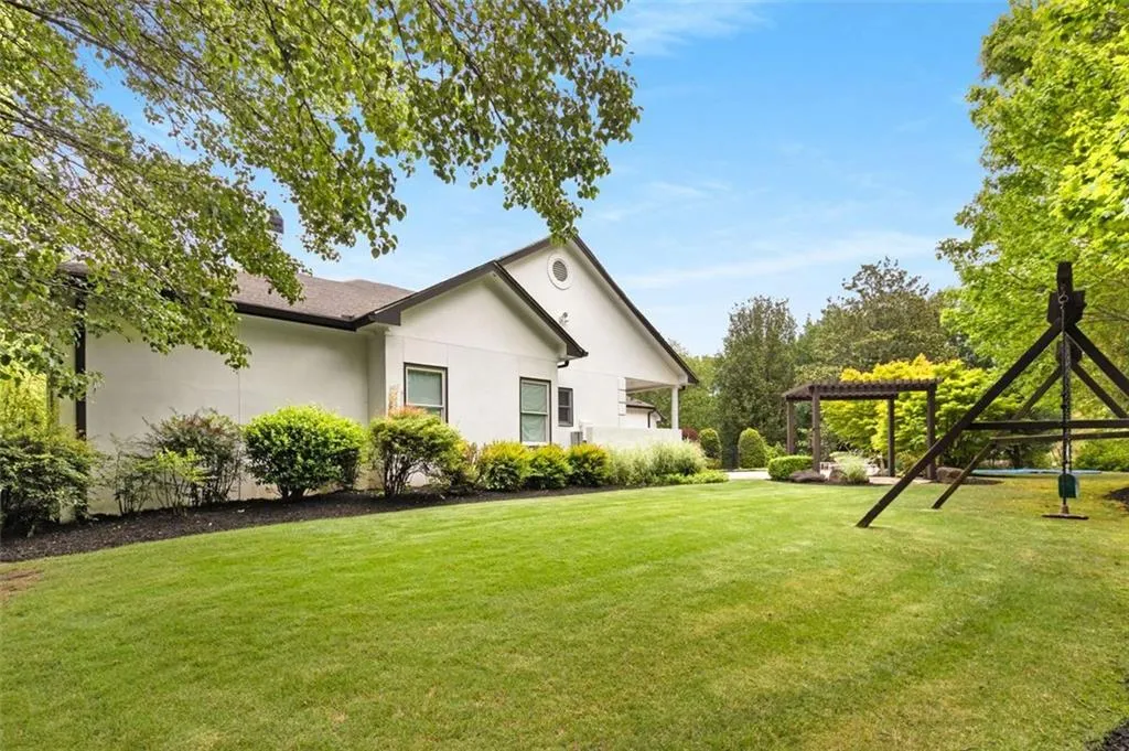 100 Dunwoody Creek Court, Sandy Springs, Georgia 30350, 5 Bedrooms Bedrooms, ,7 BathroomsBathrooms,Residential,Sold,100 Dunwoody Creek Court,7438880