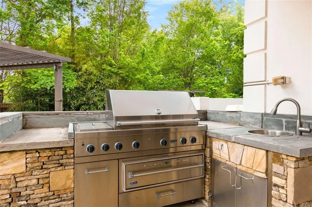 100 Dunwoody Creek Court, Sandy Springs, Georgia 30350, 5 Bedrooms Bedrooms, ,7 BathroomsBathrooms,Residential,Sold,100 Dunwoody Creek Court,7438880