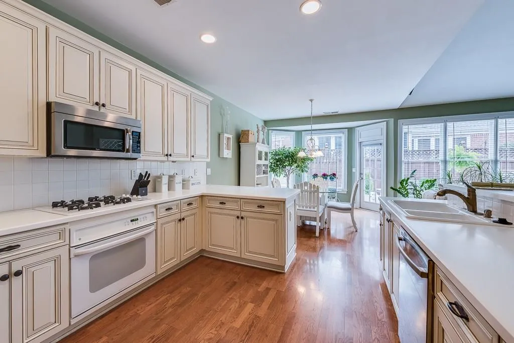 6325 Glen Oaks Lane, Sandy Springs, Georgia 30328, 4 Bedrooms Bedrooms, ,3 BathroomsBathrooms,Residential,Sold,6325 Glen Oaks Lane,5657429