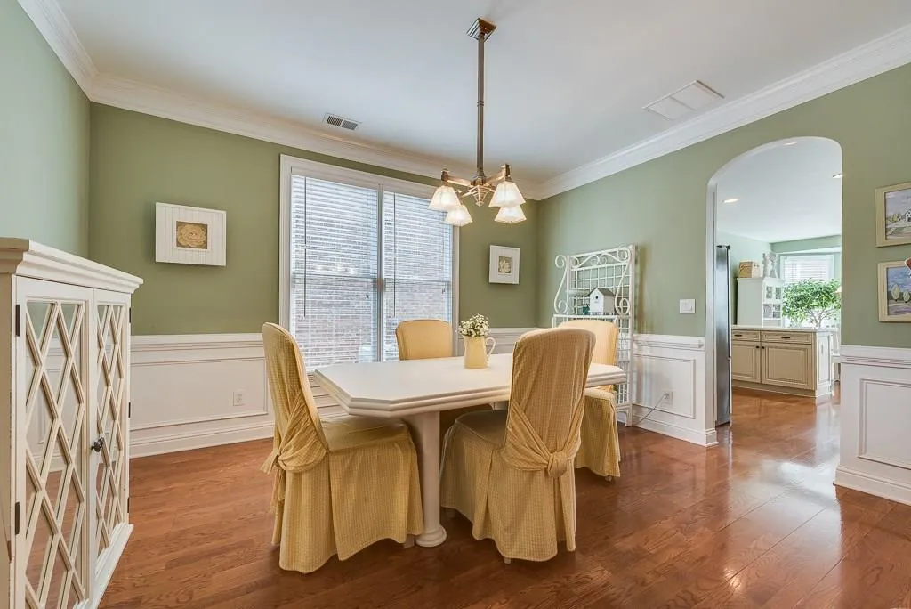 6325 Glen Oaks Lane, Sandy Springs, Georgia 30328, 4 Bedrooms Bedrooms, ,3 BathroomsBathrooms,Residential,Sold,6325 Glen Oaks Lane,5657429