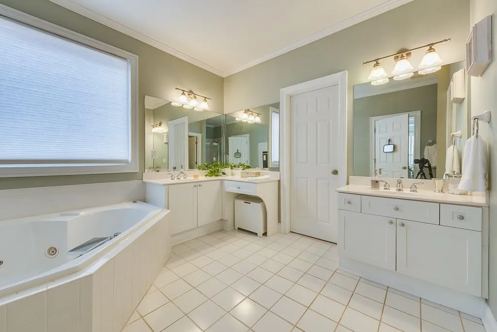 6325 Glen Oaks Lane, Sandy Springs, Georgia 30328, 4 Bedrooms Bedrooms, ,3 BathroomsBathrooms,Residential,Sold,6325 Glen Oaks Lane,5657429