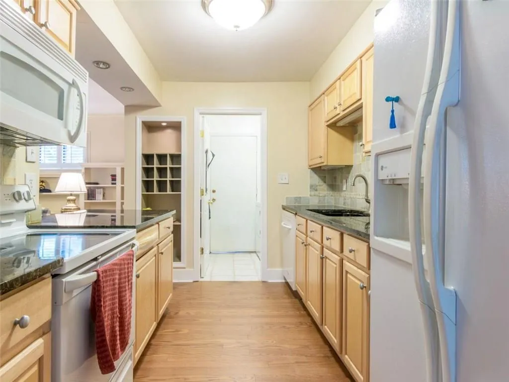 82 Forrest Place, Atlanta, Georgia 30328, 3 Bedrooms Bedrooms, ,2 BathroomsBathrooms,Residential,Sold,82 Forrest Place,5696263